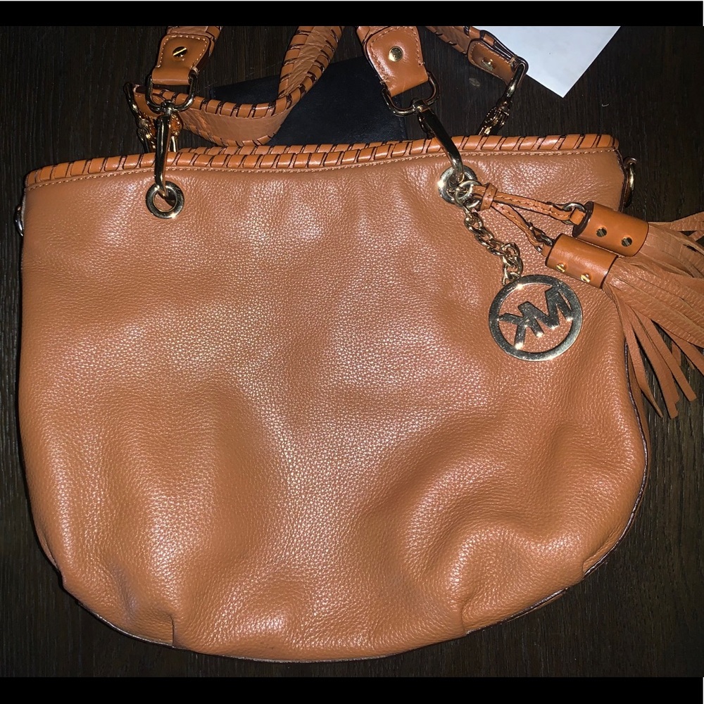 Authentic Michael Kors Tote bag w/matching wallet